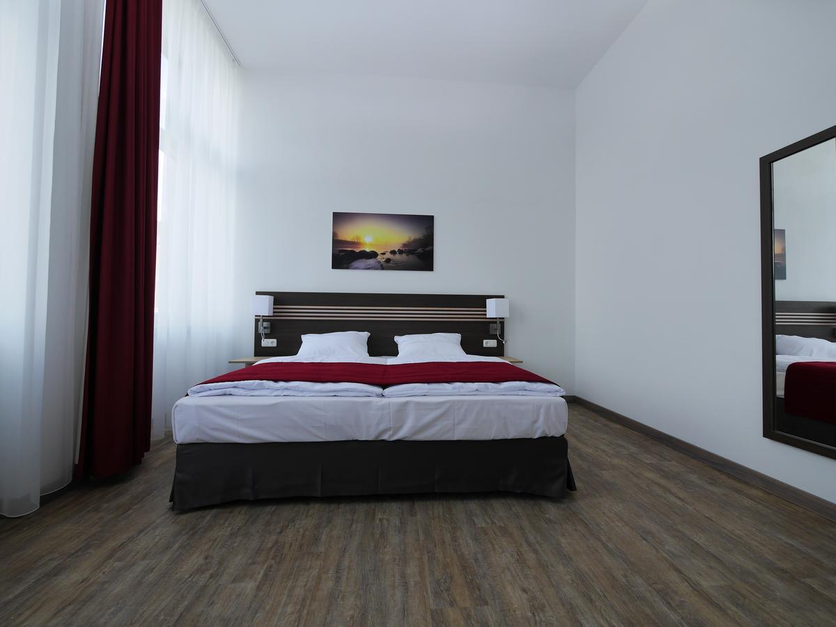 Ruhr Inn Hotel Гаттінґен Екстер'єр фото