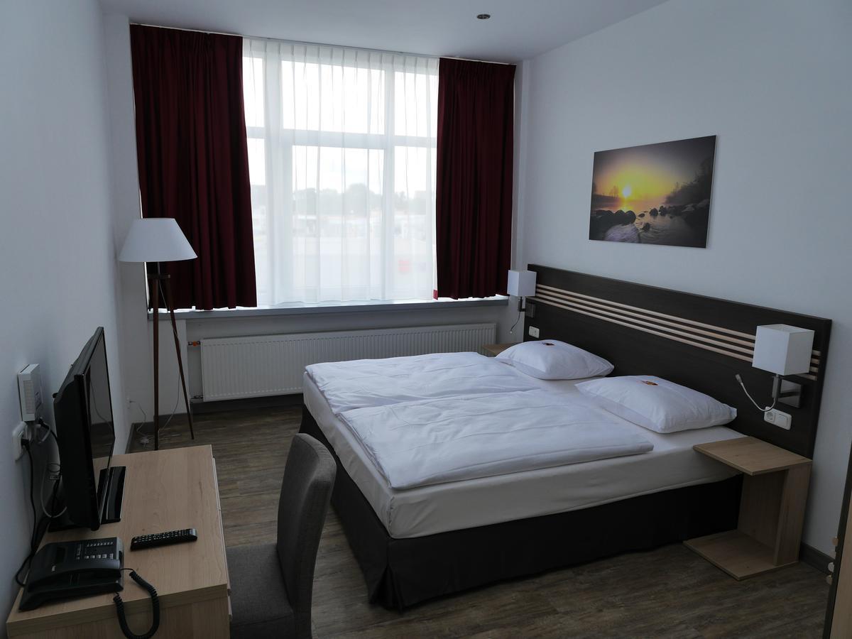 Ruhr Inn Hotel Гаттінґен Екстер'єр фото