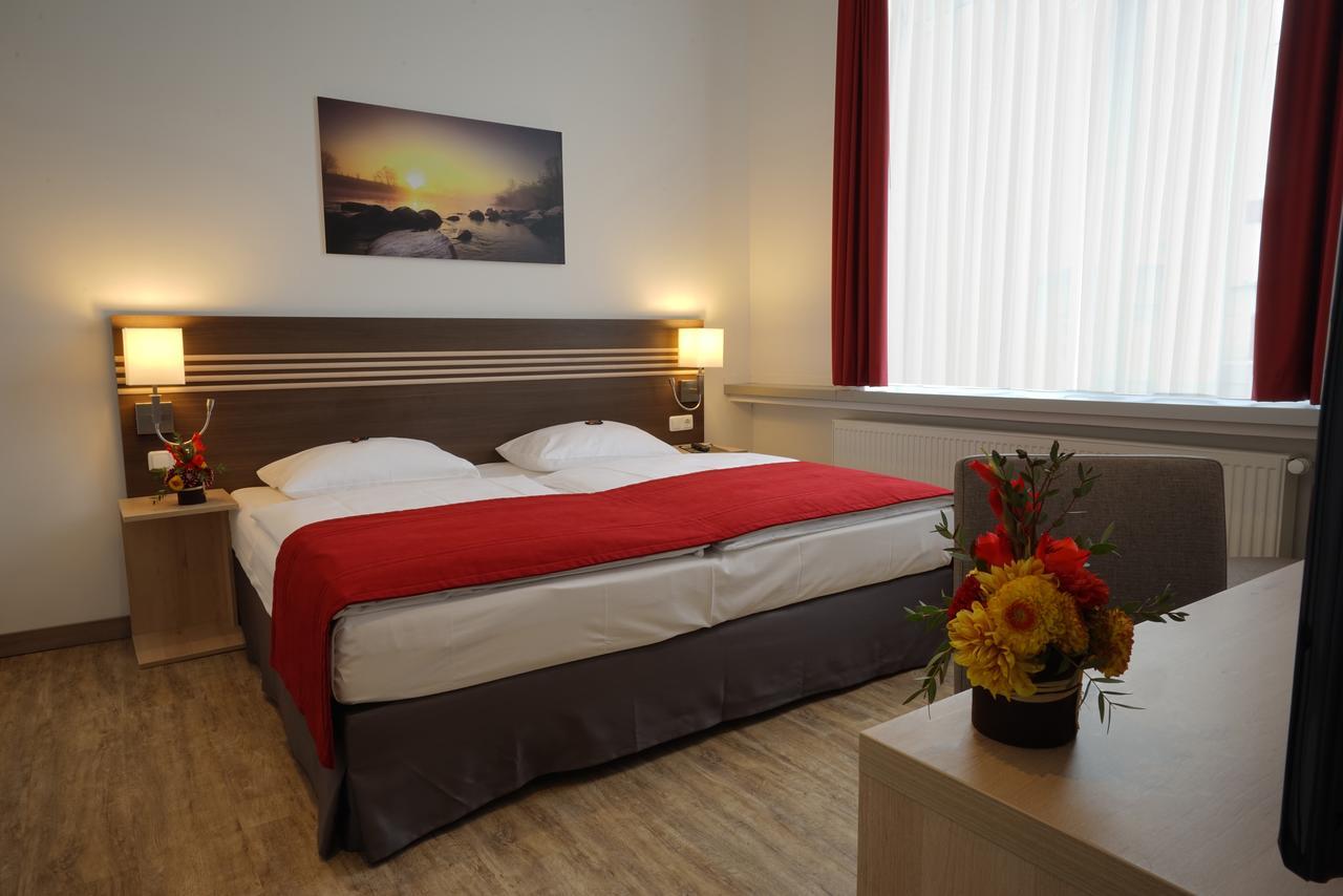 Ruhr Inn Hotel Гаттінґен Екстер'єр фото